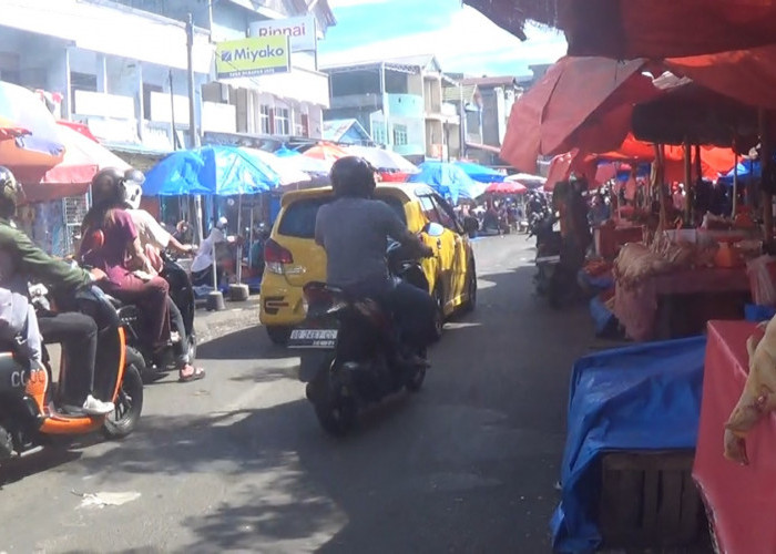 Surat Peringatan Disperdagin Kota Tak Digubris, Pedagang Masih Jualan di Luar Pasar Panorama