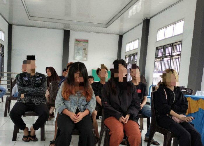 Heboh Warga Gerebek Rumah Berisi 3 Pria dan 3 Wanita Tanpa Ikatan Pernikahan 