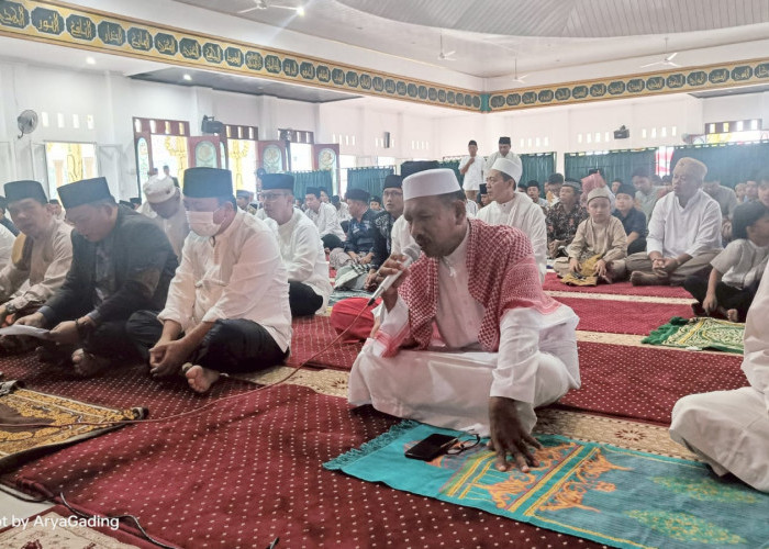 Bupati Wabup dan Ketua DPRD Seluma Salat Idul Fitri di Mesjid Agung Baitul Falihin 