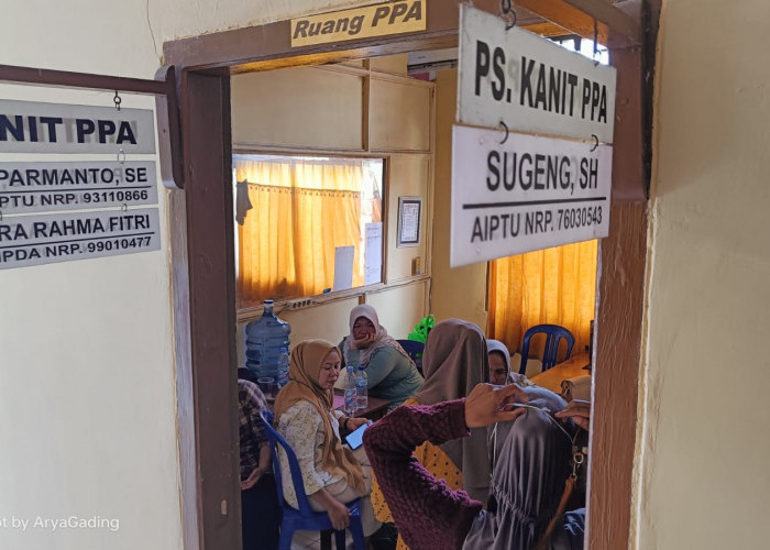 Ngaku Dilecehkan Secara Verbal Oleh Oknum PT. FLBA, Emak-emak Pasar Seluma Geruduk Polres Seluma