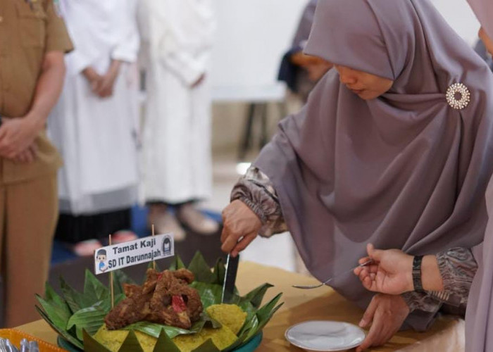 Angkat Kearifan Lokal, SD IT Darunnajah Seluma Hadiahi Dinas Dikbud Jambar Tamat Kaji