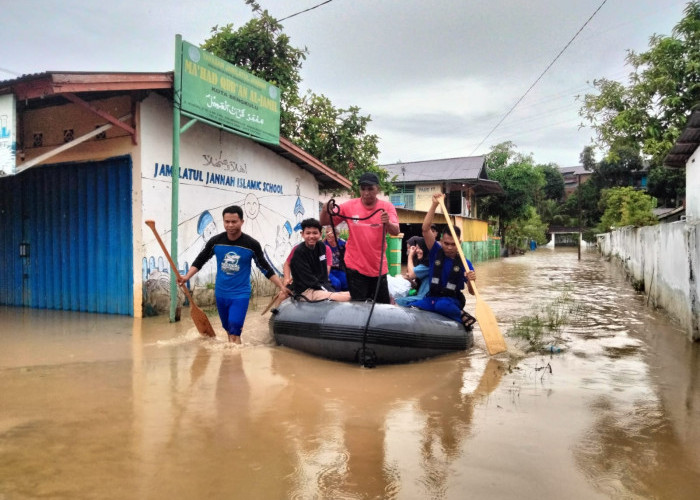 Satu Keluarga di Sukamerindu Dievakuasi