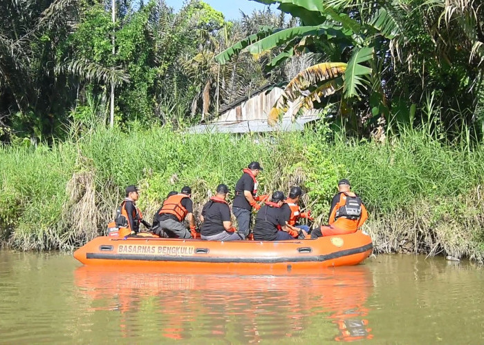 Peringati Hari Sungai Nasional, BWSS VII Susuri Sungai Bengkulu dan Kumpulkan 1,6 Ton Sampah