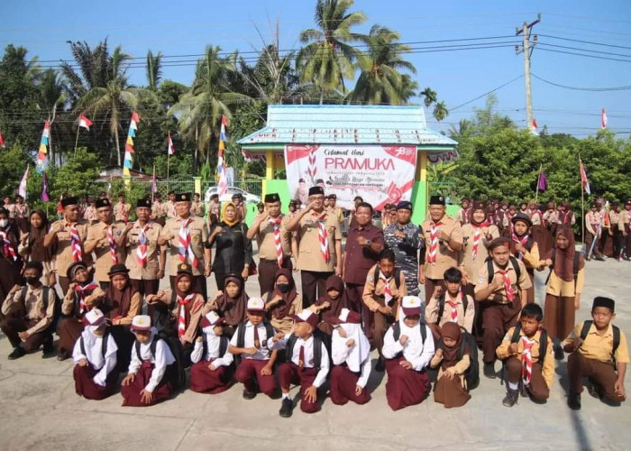 Pemkab Bengkulu Tengah Bagikan 1.140 Seragam Sekolah Gratis