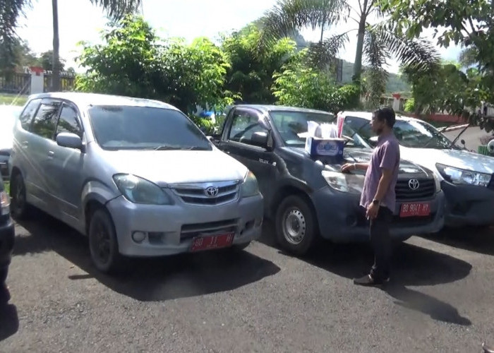 Dinas LH Lebong Serahkan 14 Unit Kendaraan Dinas untuk Dilelang