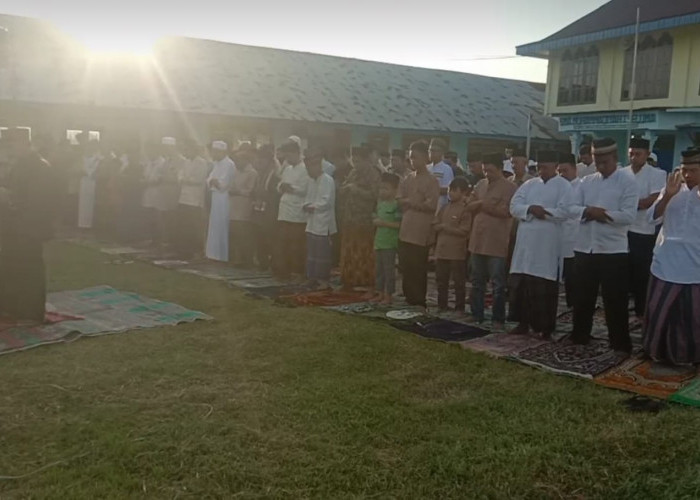 Warga Seluma Salat Id di Pelataran SMA Muhamadiyah 1