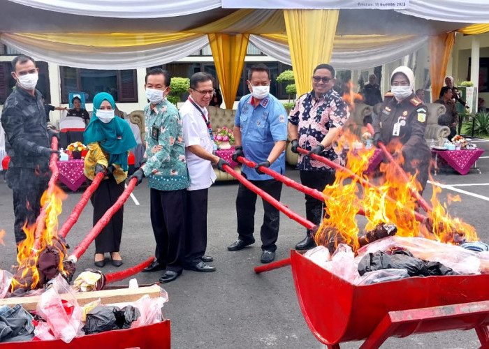 Kejari Bengkulu Musnahkan Narkoba hingga Minuman Beralkohol