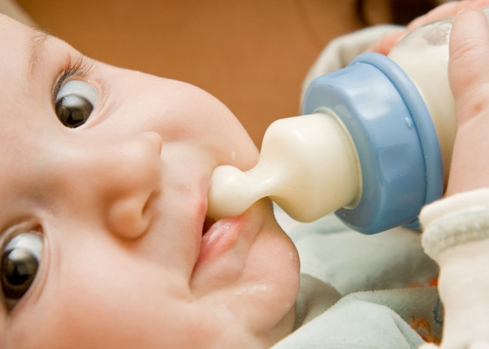 5 Faktor ASI Tidak Keluar? Untuk Sementara Beri Susu Formula Kandungan Ini Kepada Bayi Anda