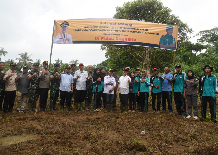 Gubernur Rohidin dan Danrem 041 Gamas Tinjau Lokasi Lahan Persawahan Baru di Enggano