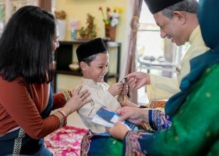 Paling Ditunggu Saat Lebaran, Yuk Intip Asal Mula Tradisi Bagi-bagi THR Saat Lebaran di Indonesia