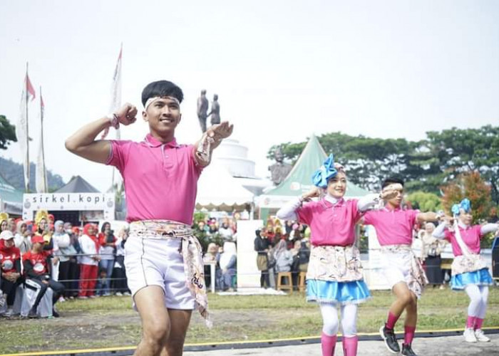 Berpakaian Unik, 150 Regu Senam Goyang Kepahiang