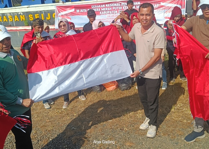 Semarak HUT RI Ke 79, Pemkab Seluma Bagikan Ribuan Bendera Merah Putih