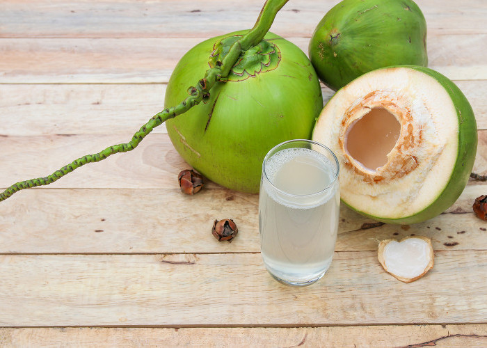 Mudah Didapati dan Harganya Murah, Ini 15 Manfaat Air Kelapa Hijau, Dianjurkan Minum Rutin Setiap Hari