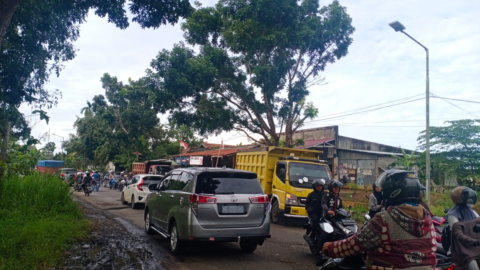 Jalan Menuju Bentiring dan Sebaliknya Macet Total