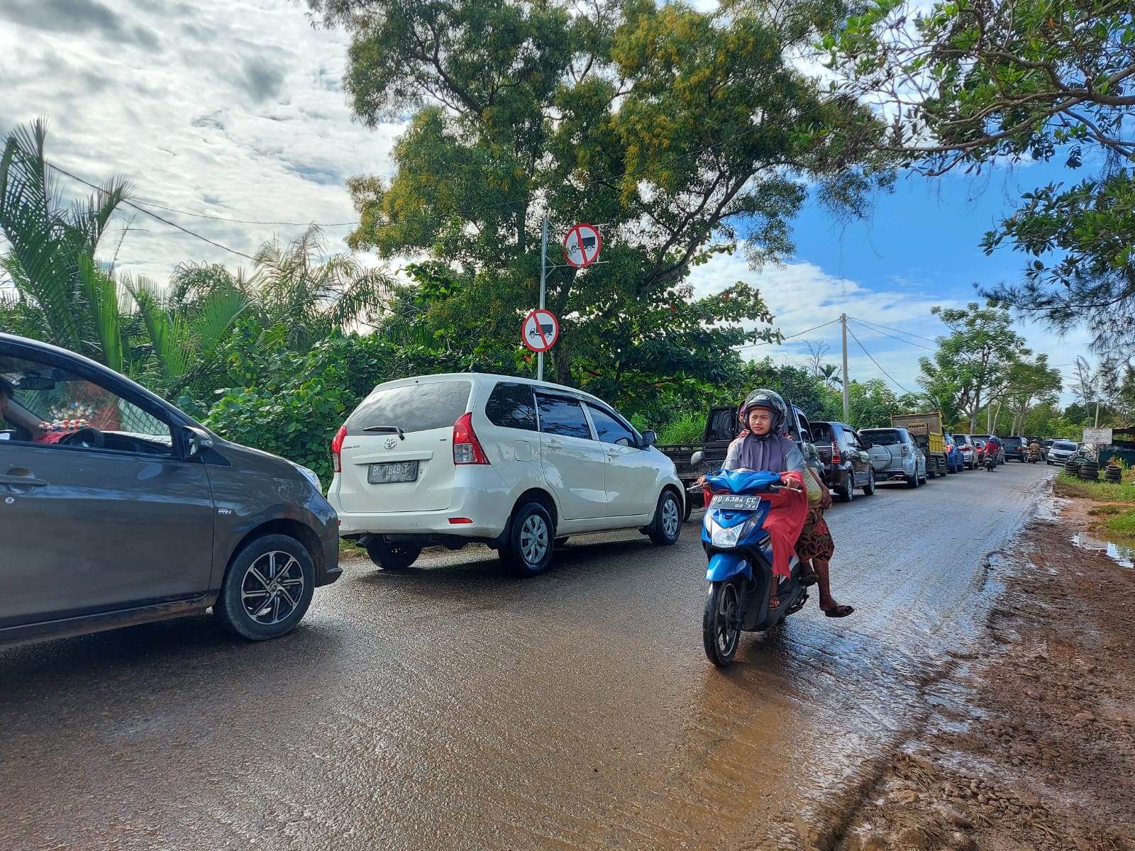 Jalur Pasar Bengkulu Ramai Pengendara