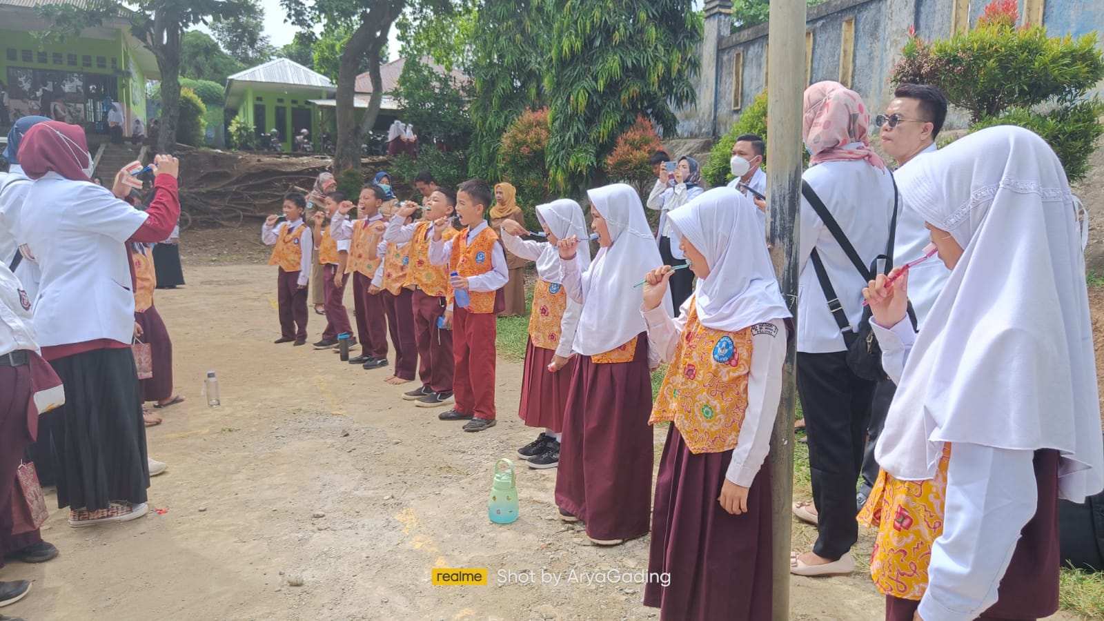 Murid SDN 16 Seluma Antusias Ikuti Gerakan Gosok Gigi Nasional