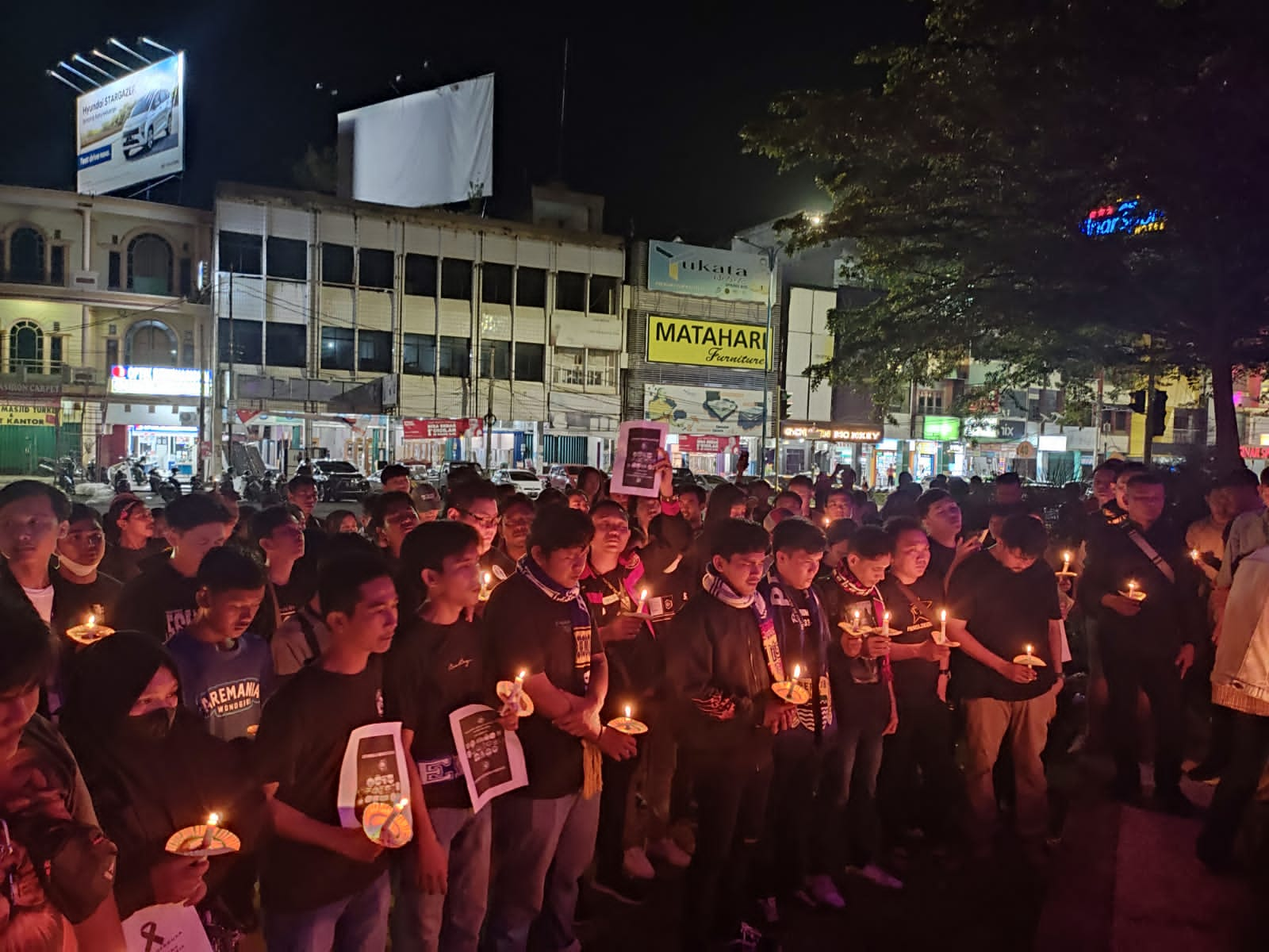 Doa dan Seribu Lilin Untuk Tragedi Kanjuruhan