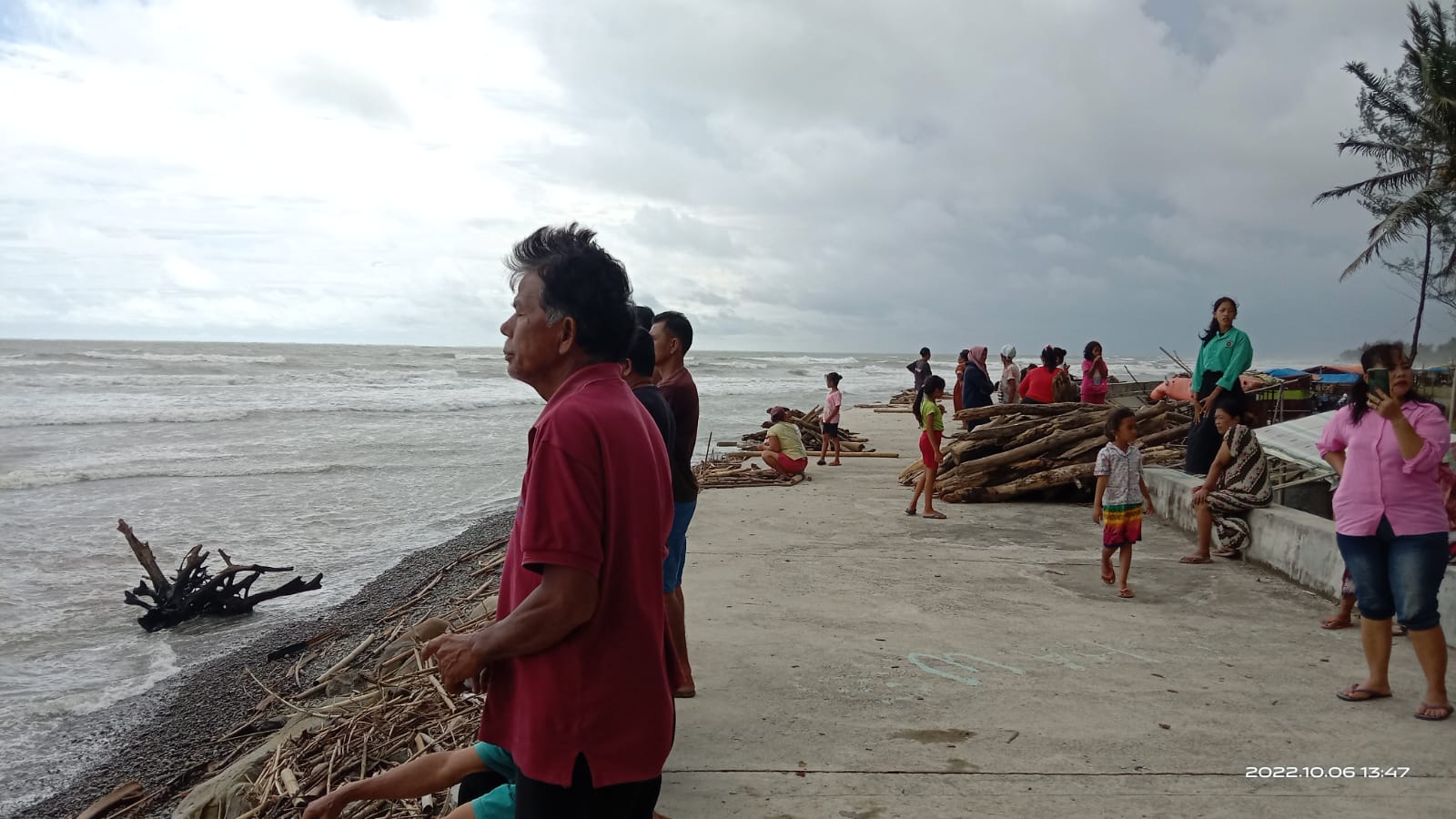 Perahu Nelayan Muara Maras Terbalik, 1 Orang Belum Ditemukan