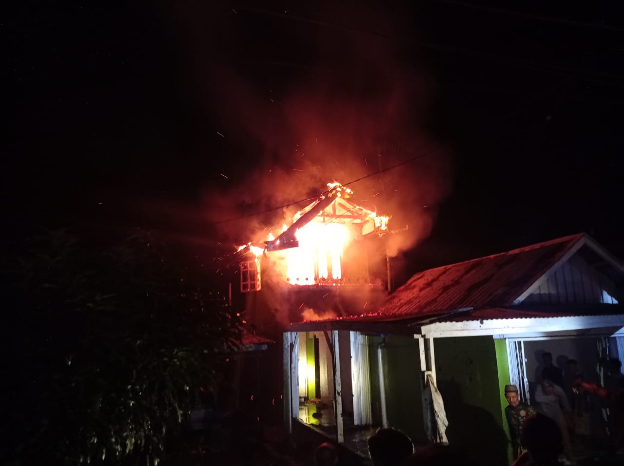 Diduga Korsleting, Rumah di Ujan Mas nyaris ludes