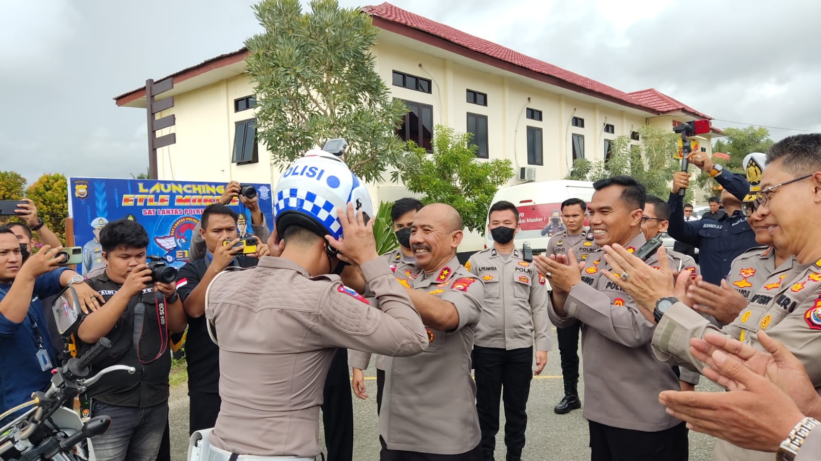 Kapolda Bengkulu Lepas ETLE Mobile Kaur