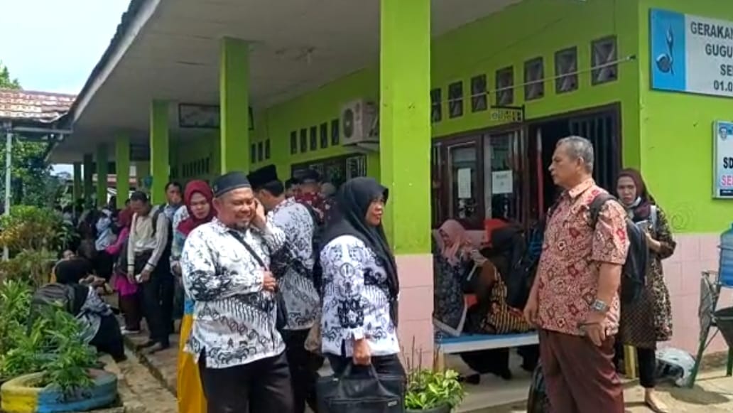 Guru Calon PPPK Antre Dapatkan Akun Penilaian Observasi