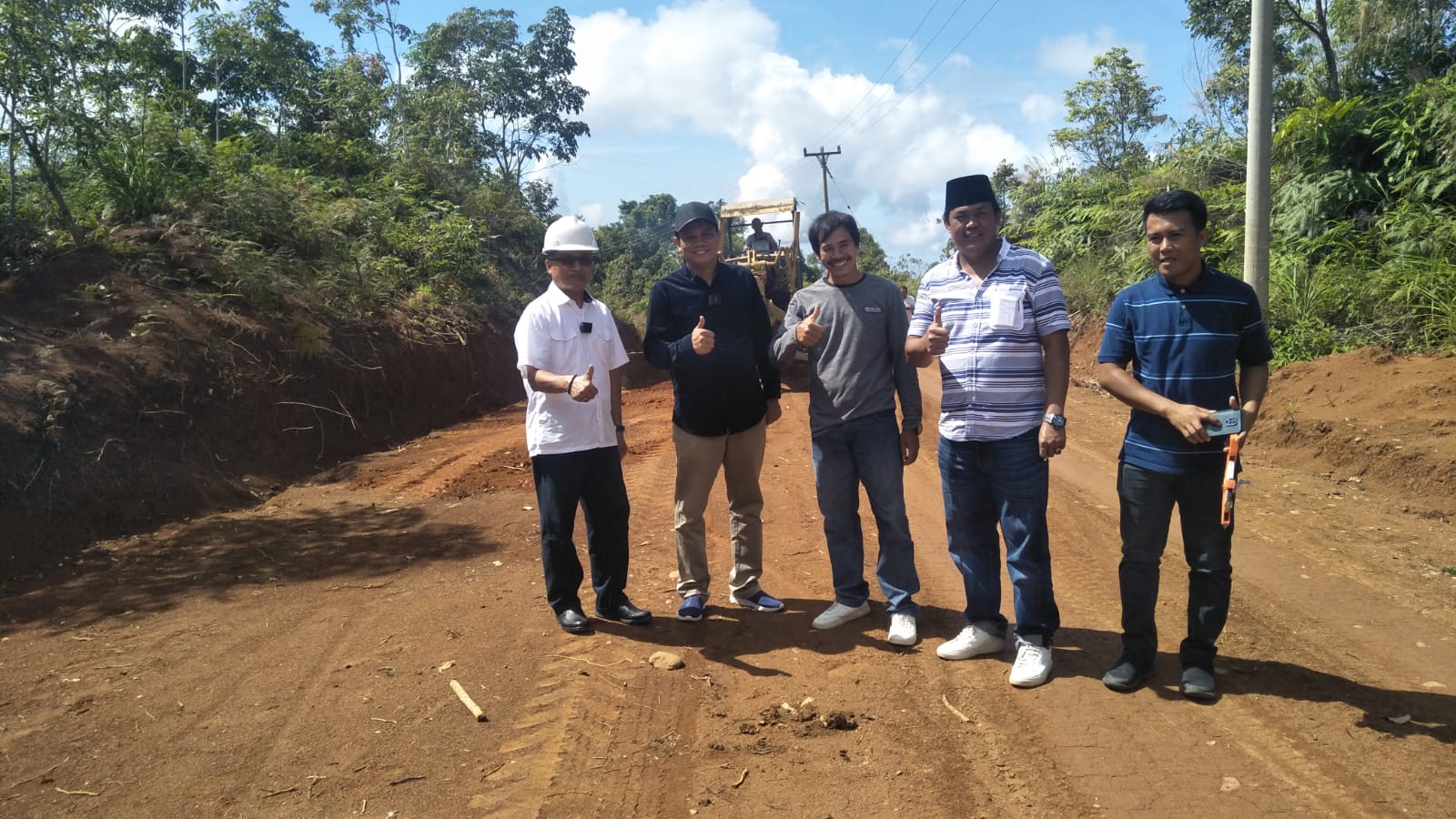 Jalan Padang Capo Mulai Pengerasan, Jonaidi SP dan Dinas PUPR Cek Titik Nol