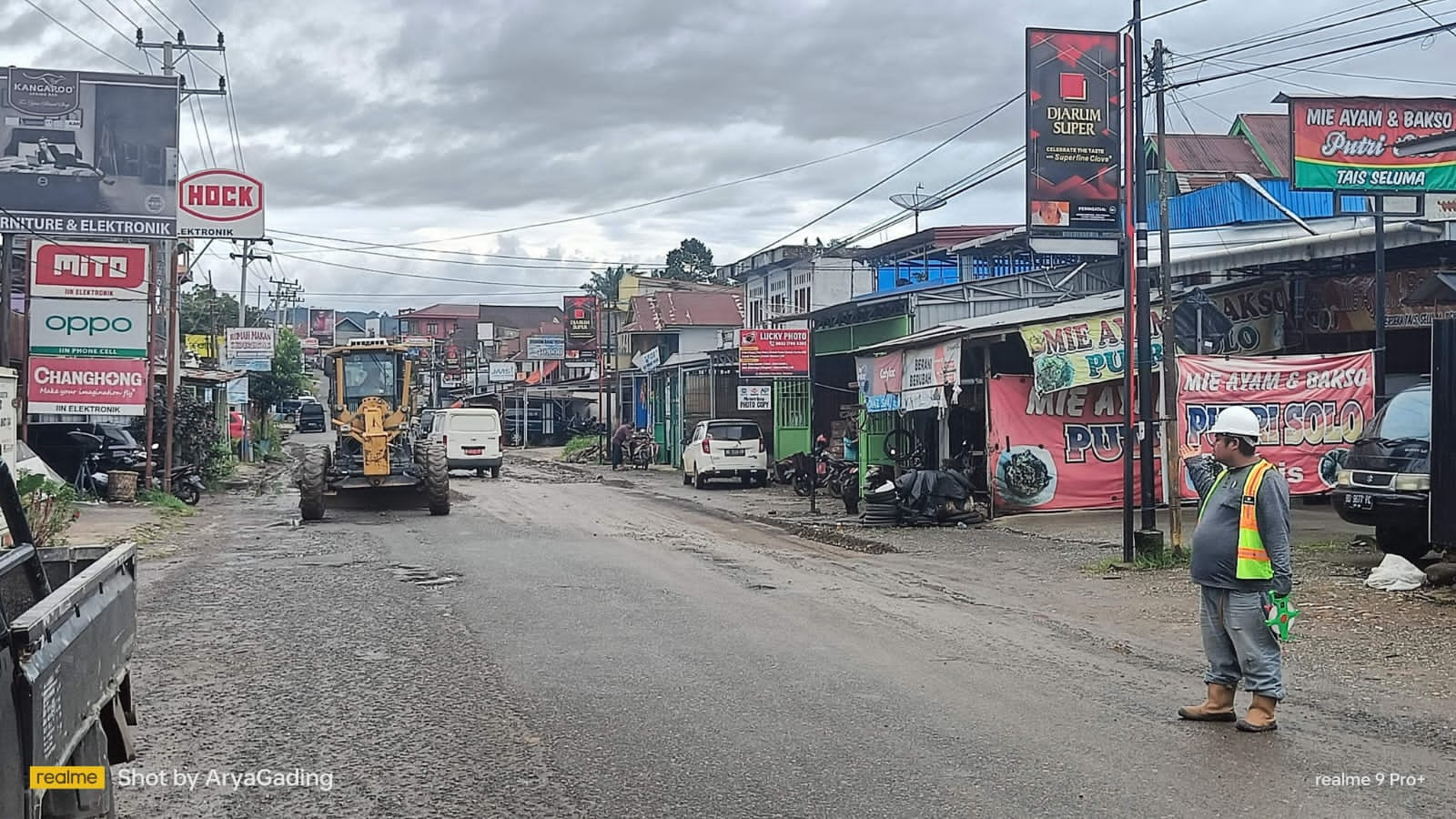 BPJN Bengkulu Buat Mulus  Jalan Pusat Kota Tais