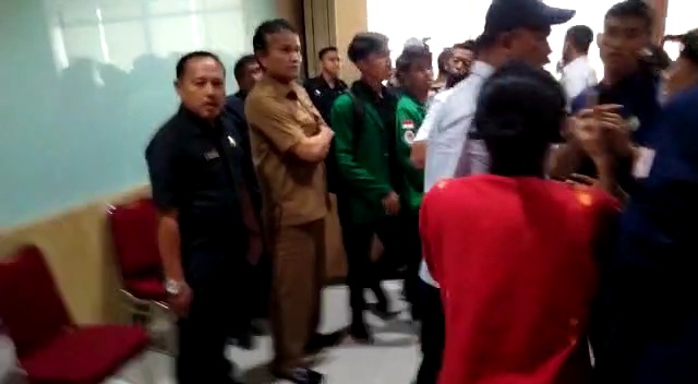 Demo Mahasiswa dan Petani Diwarnai Adu Mulut